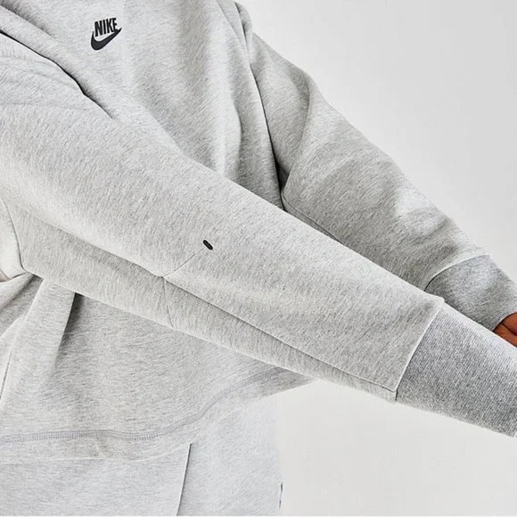 Nike Sportswear Tech Fleece Women's Oversized Turtleneck Sweatshirt - Light Gray - Picture 3 of 15